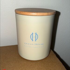 Ocean House Scented Candle with Wooden Lid - Cream